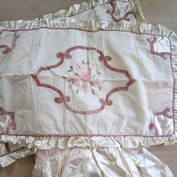 New Vintage King Shams Bedskirt Set Silk Ribbon Rose Velvet Design Cream Satin - Picture 10 of 16